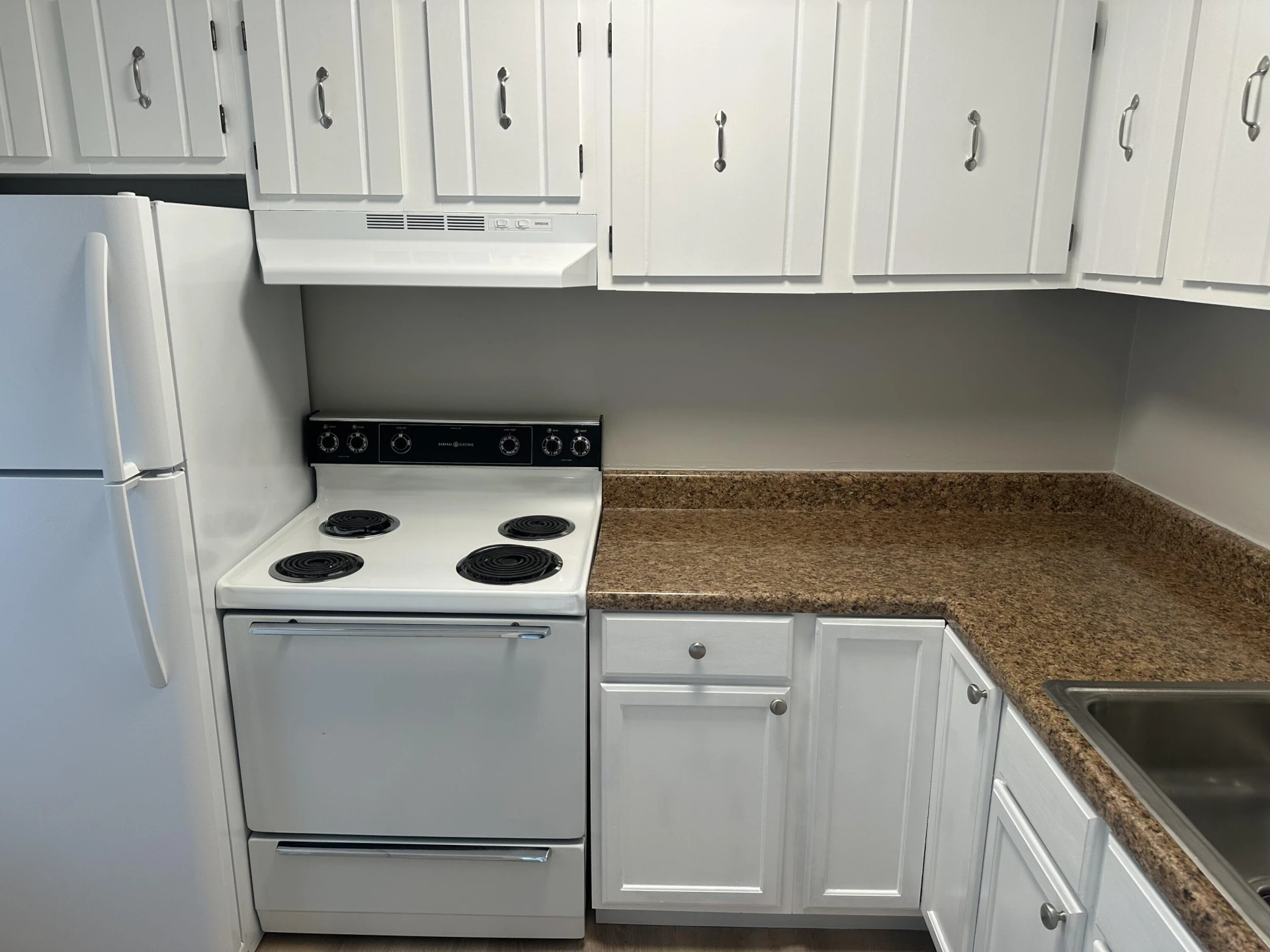 1517 Lexington AVE - Photo 2