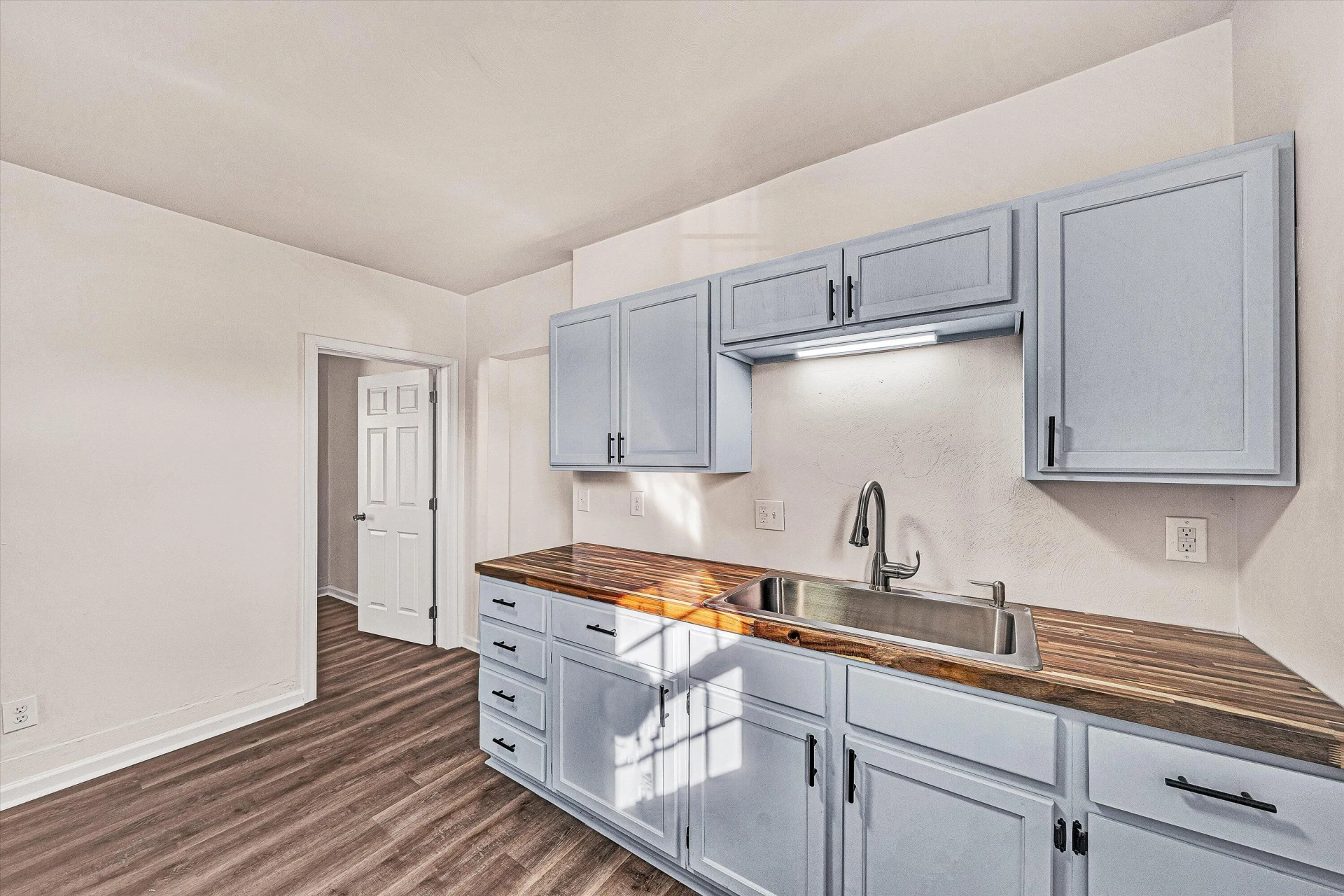 1001 Hanover AVE - Photo 10