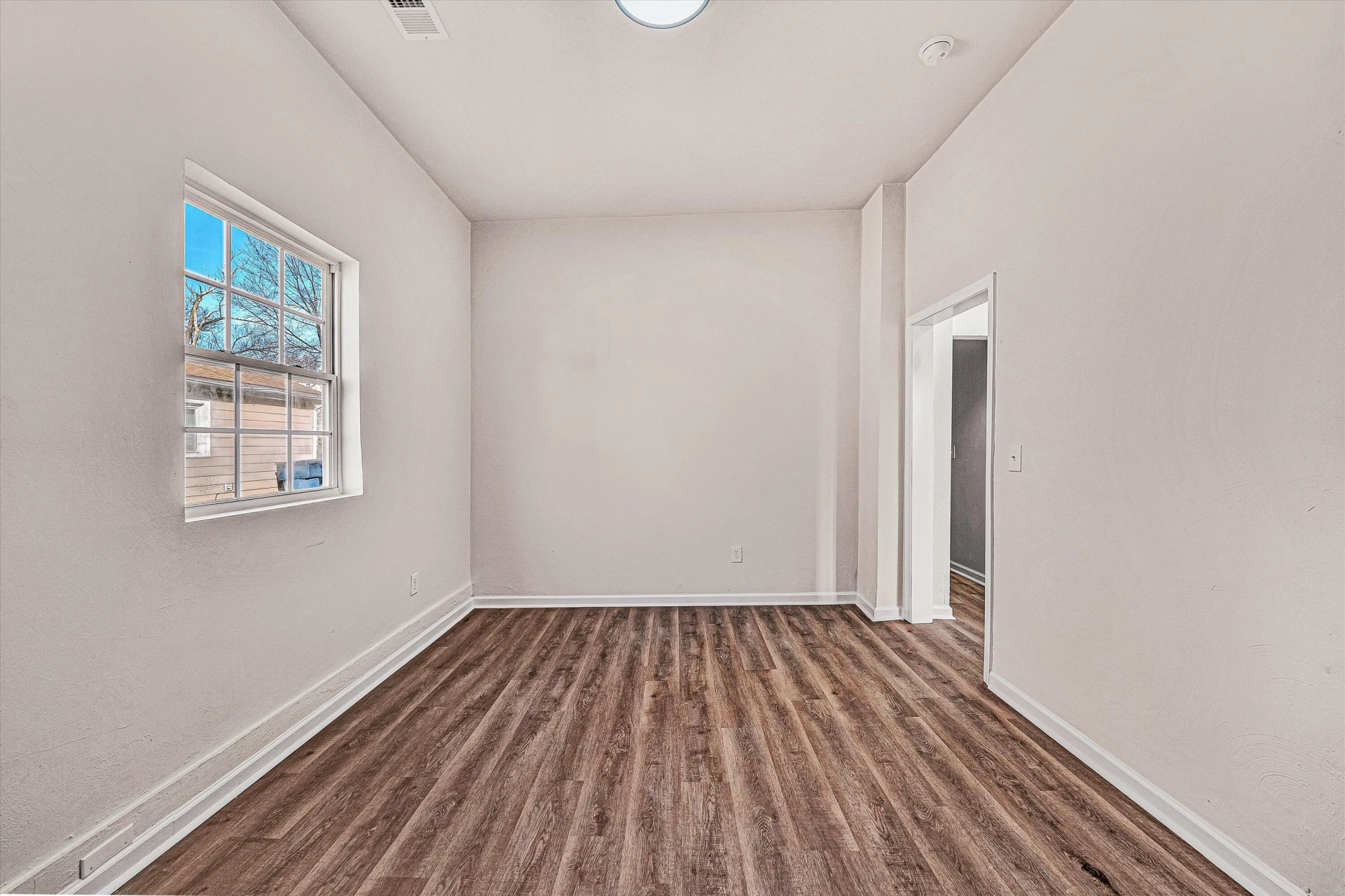 1001 Hanover AVE - Photo 4