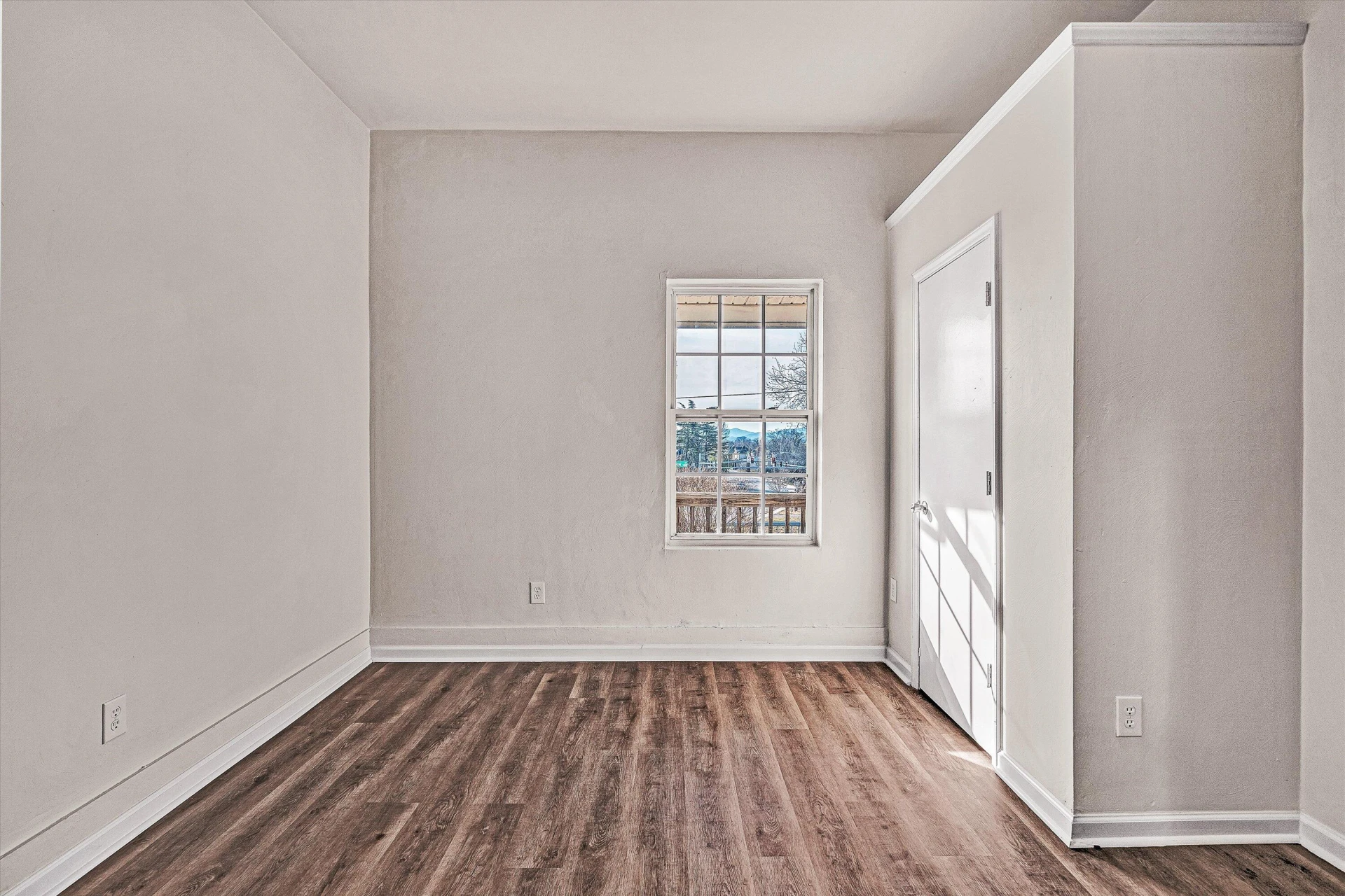 1001 Hanover AVE - Photo 5