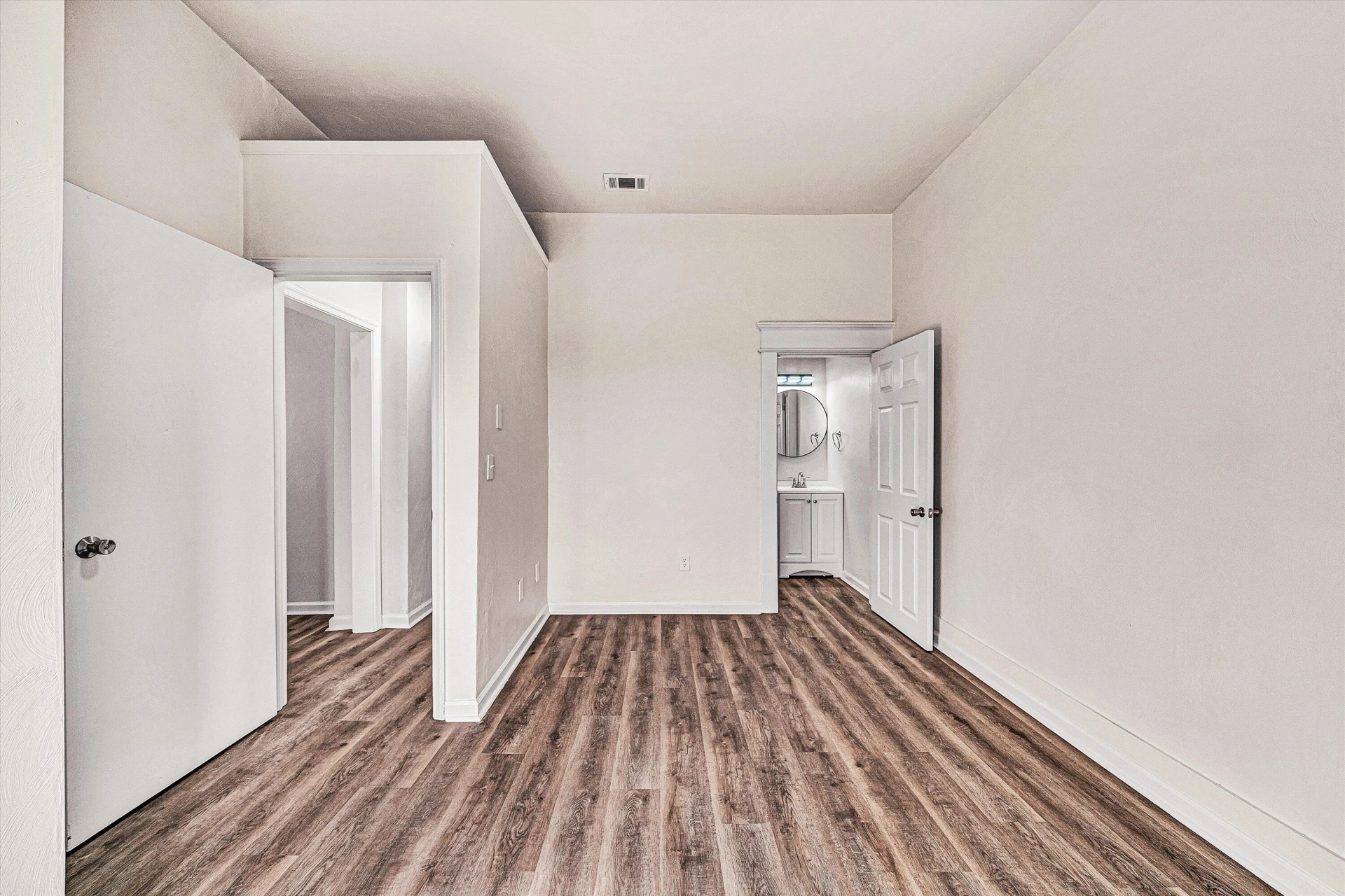 1001 Hanover AVE - Photo 6