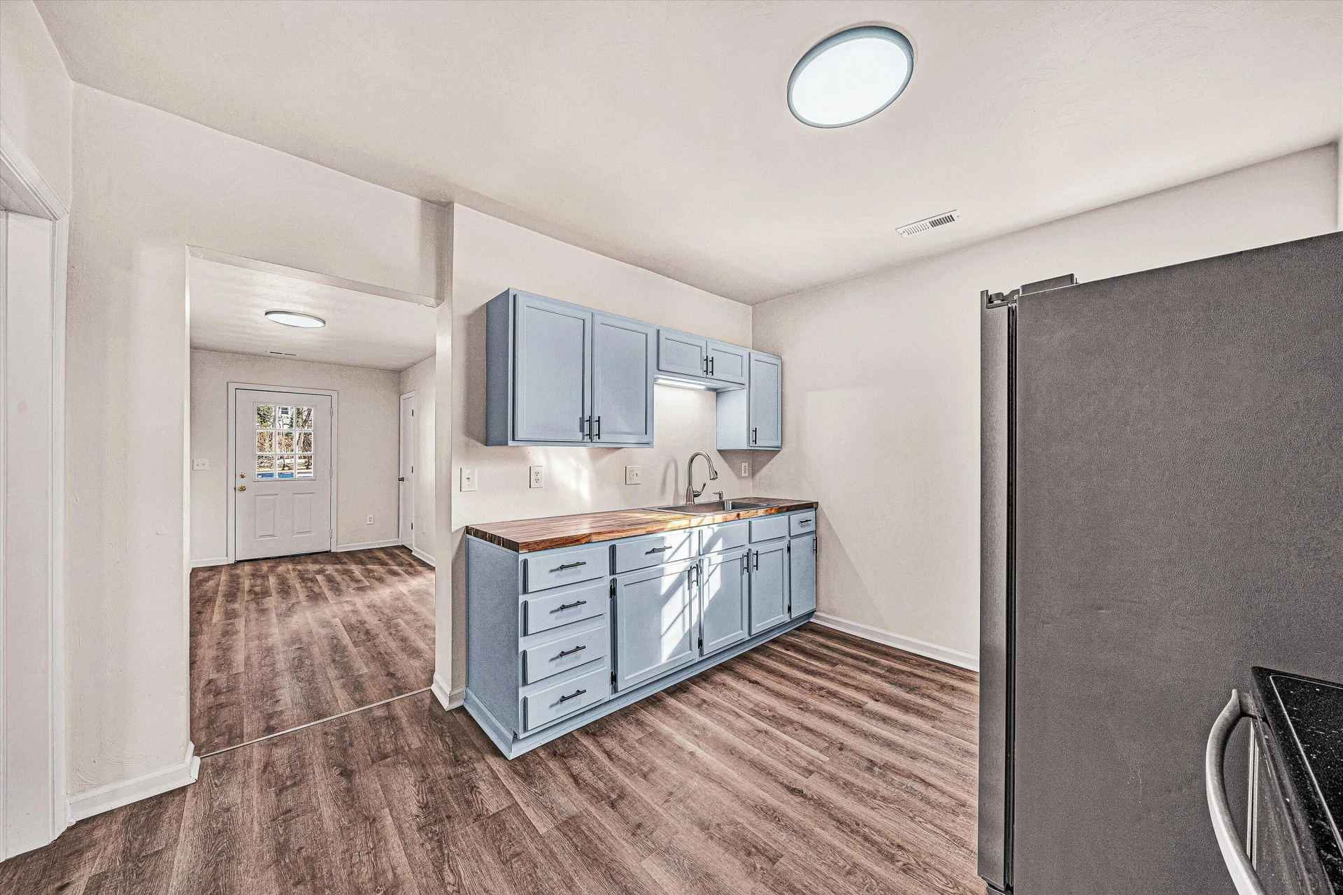 1001 Hanover AVE - Photo 8
