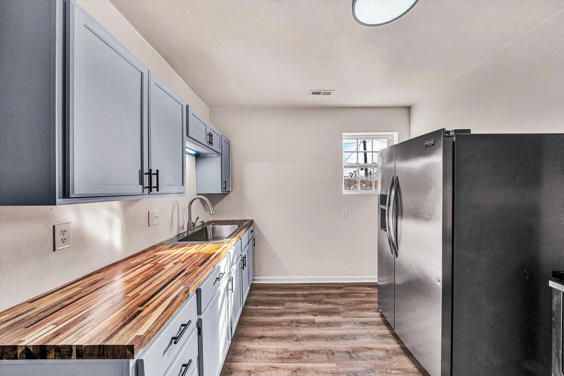 1001 Hanover AVE - Photo 9