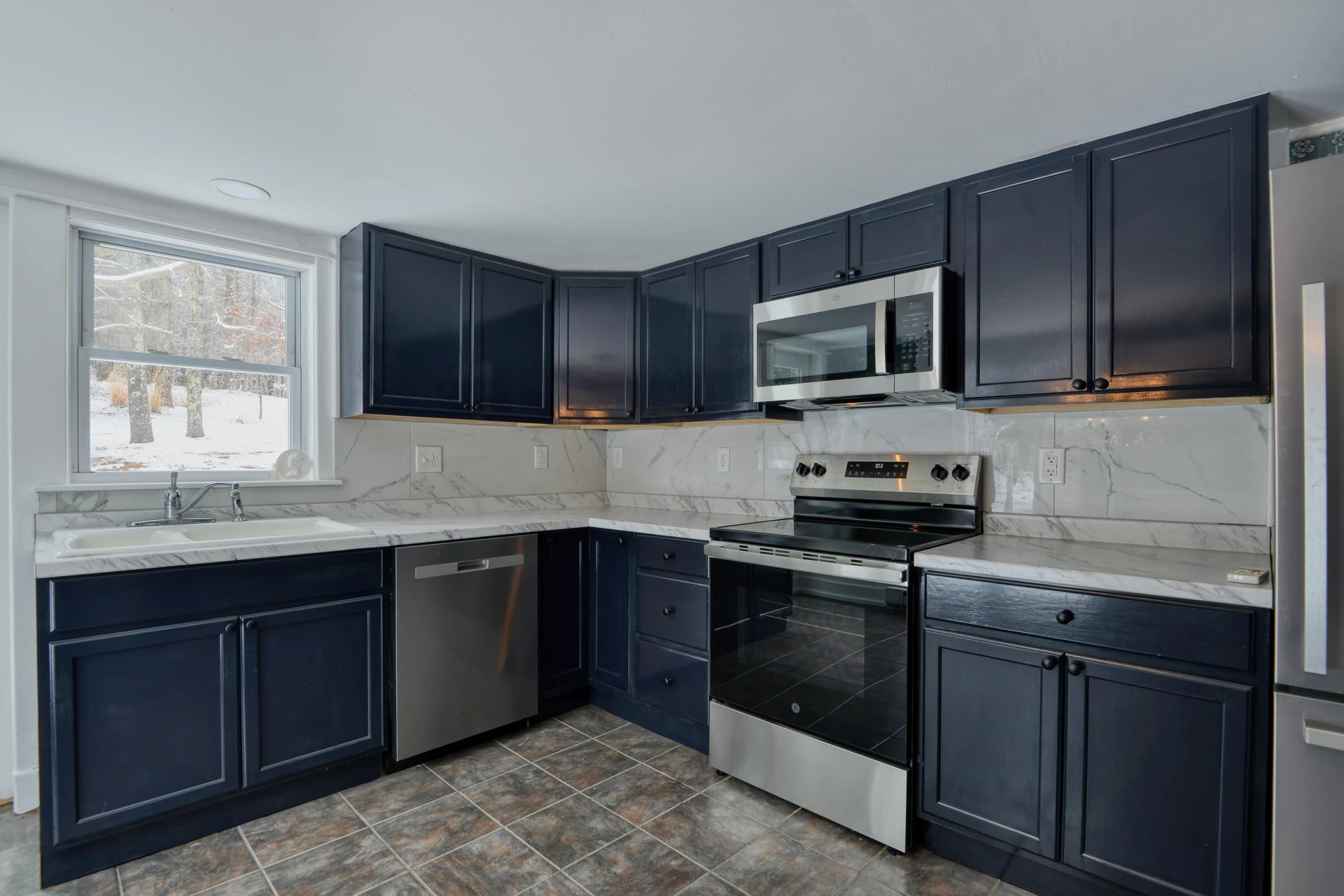 466 Dogwood LN - Photo 15