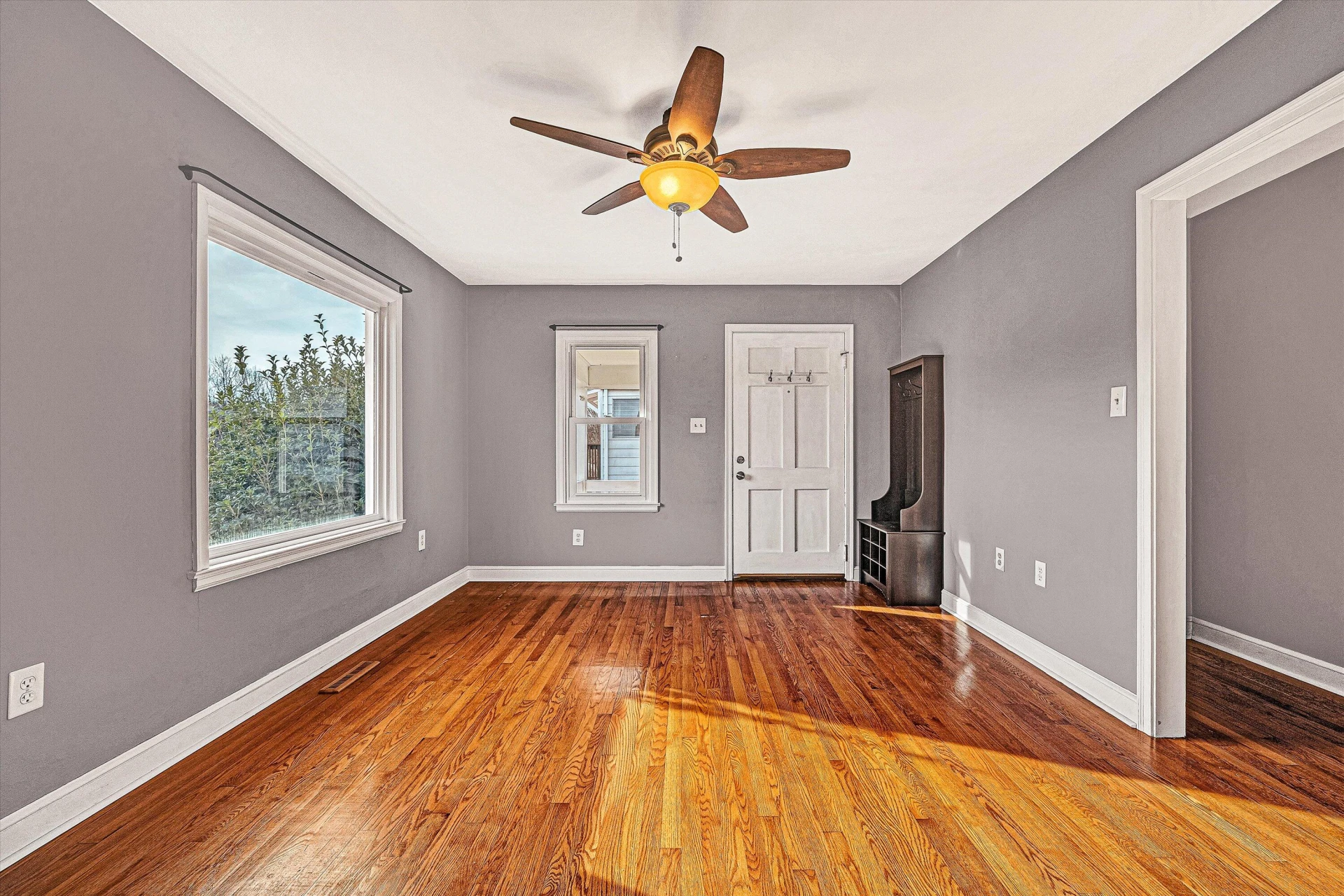 729 Windsor AVE - Photo 11