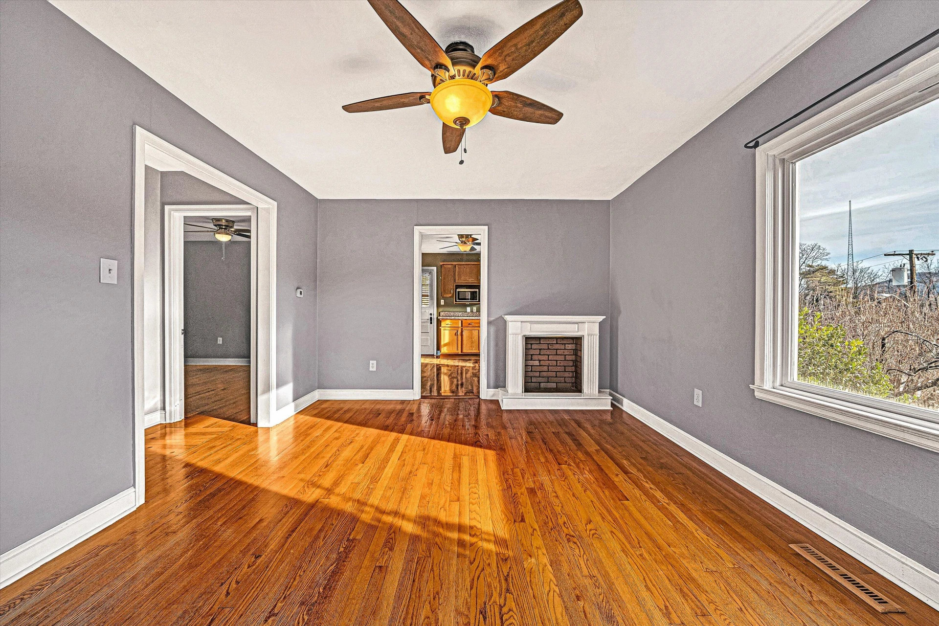 729 Windsor AVE - Photo 12