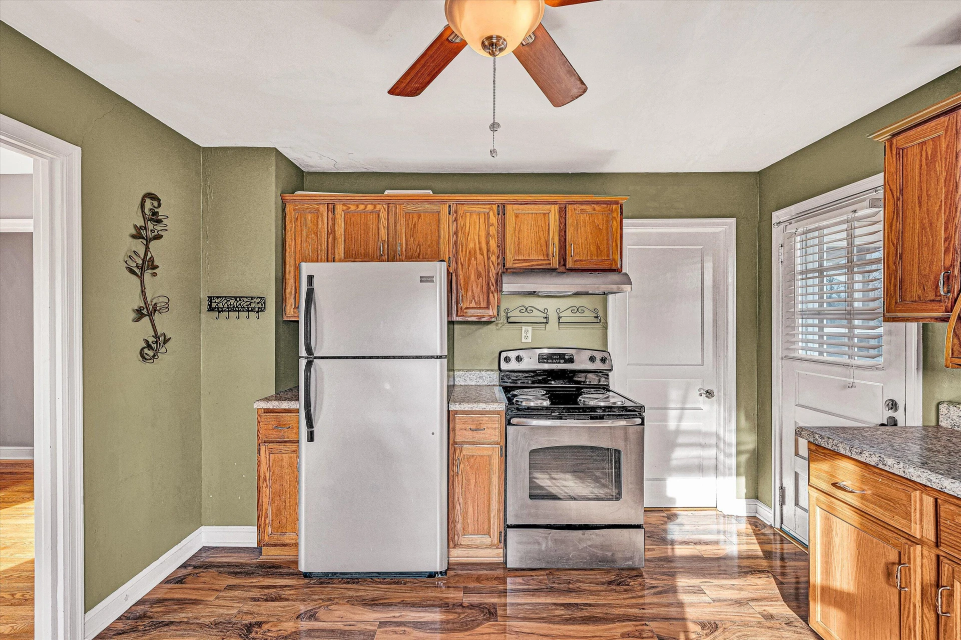 729 Windsor AVE - Photo 14