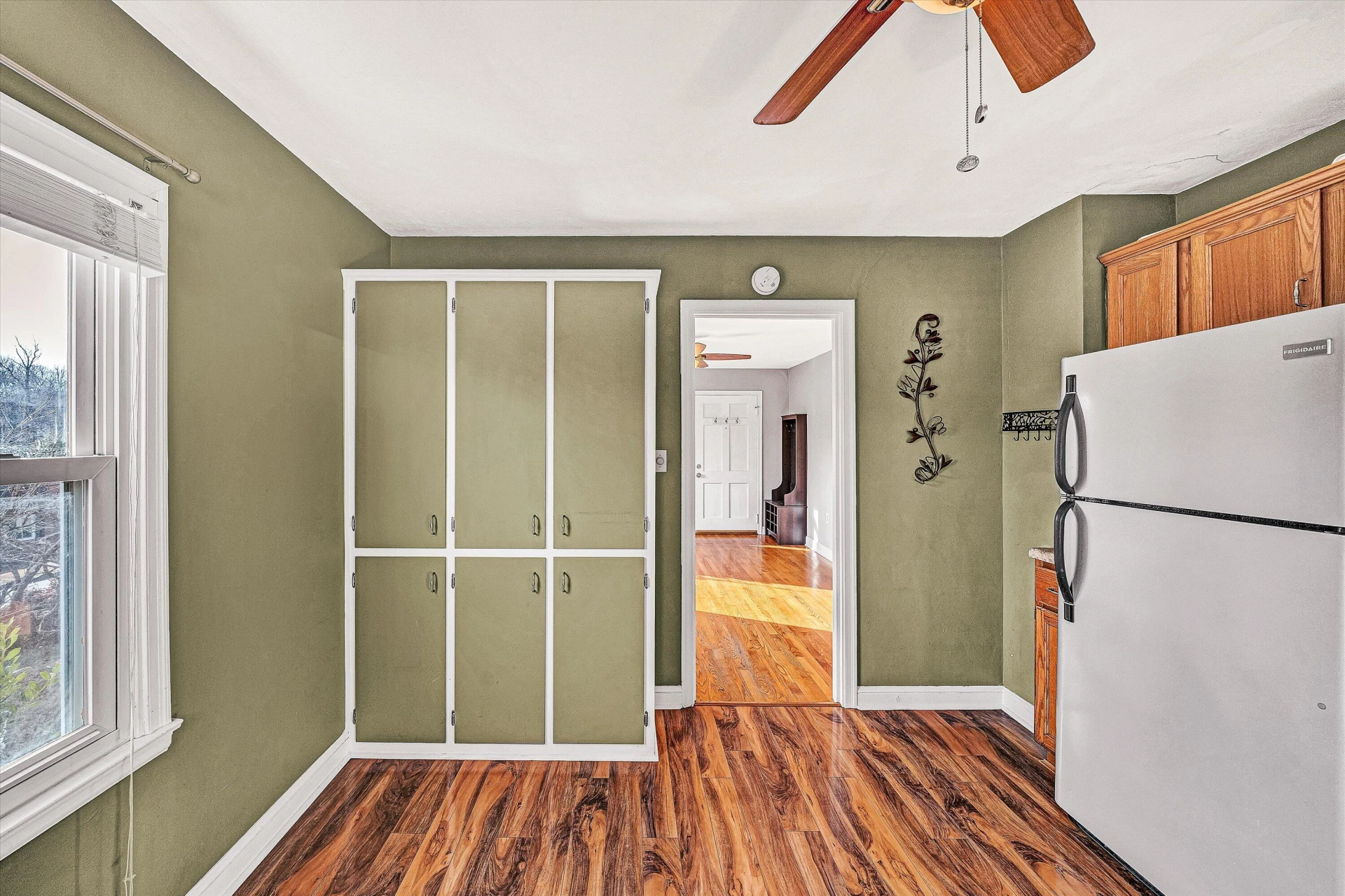 729 Windsor AVE - Photo 15