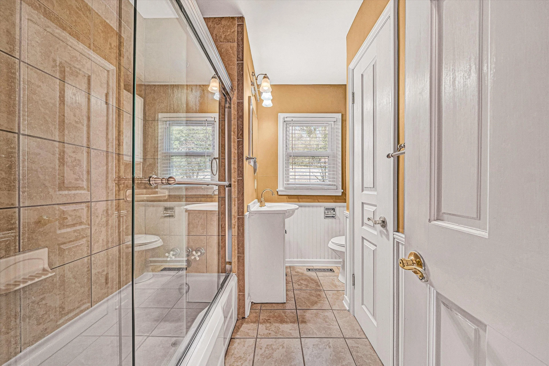 729 Windsor AVE - Photo 19