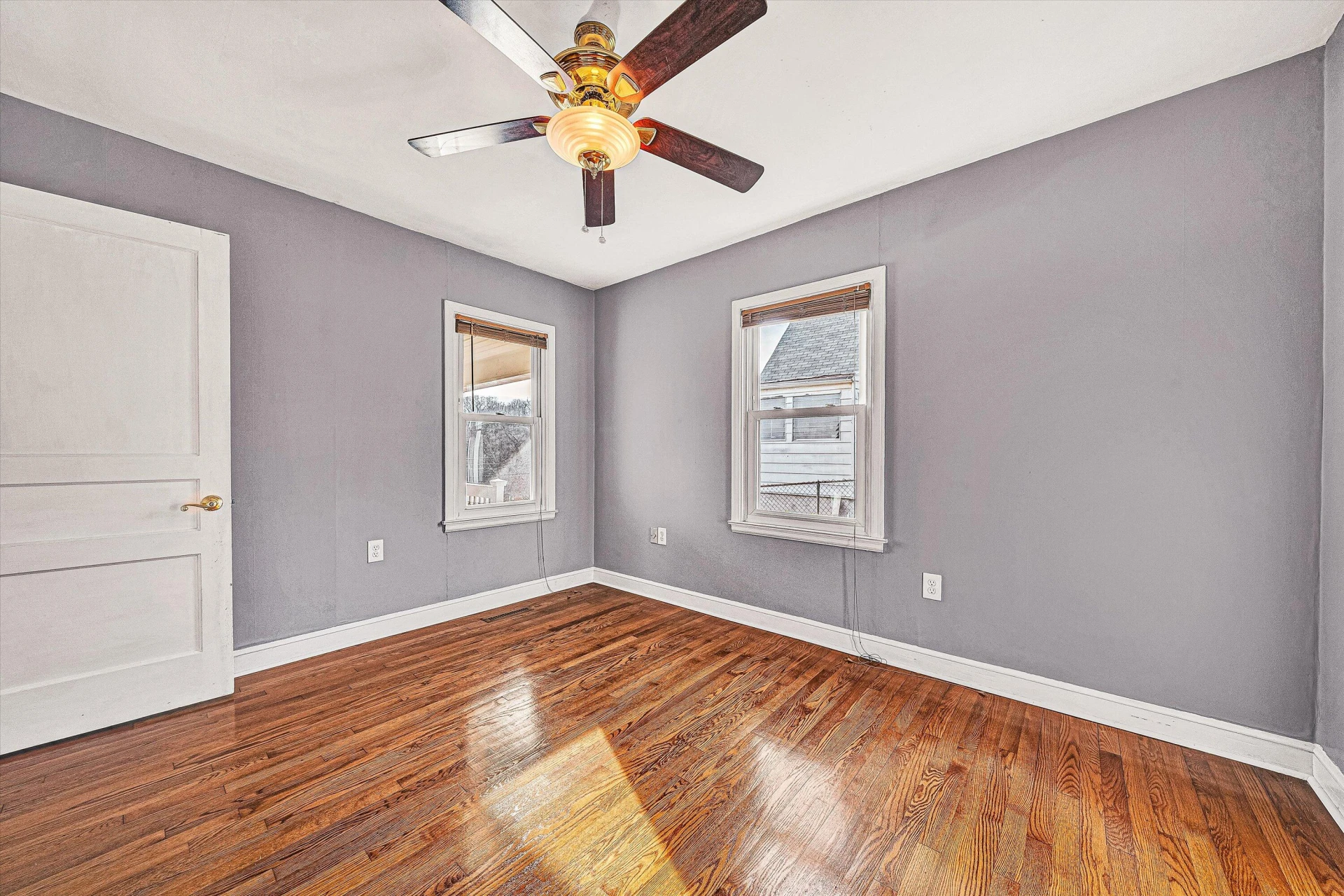 729 Windsor AVE - Photo 3