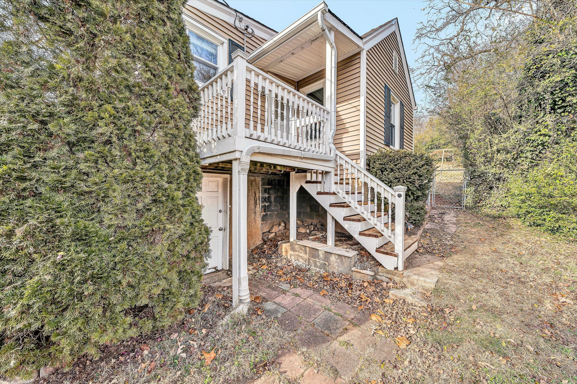 729 Windsor AVE - Photo 4