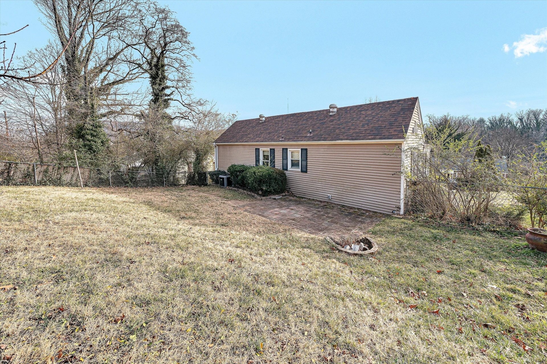 729 Windsor AVE - Photo 7