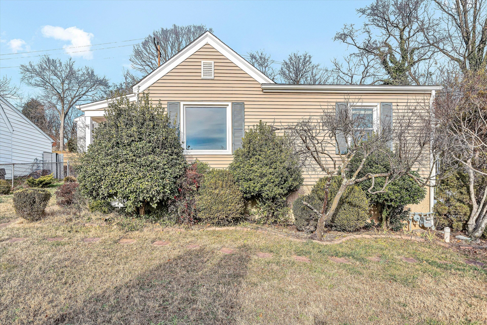 729 Windsor AVE - Photo 8