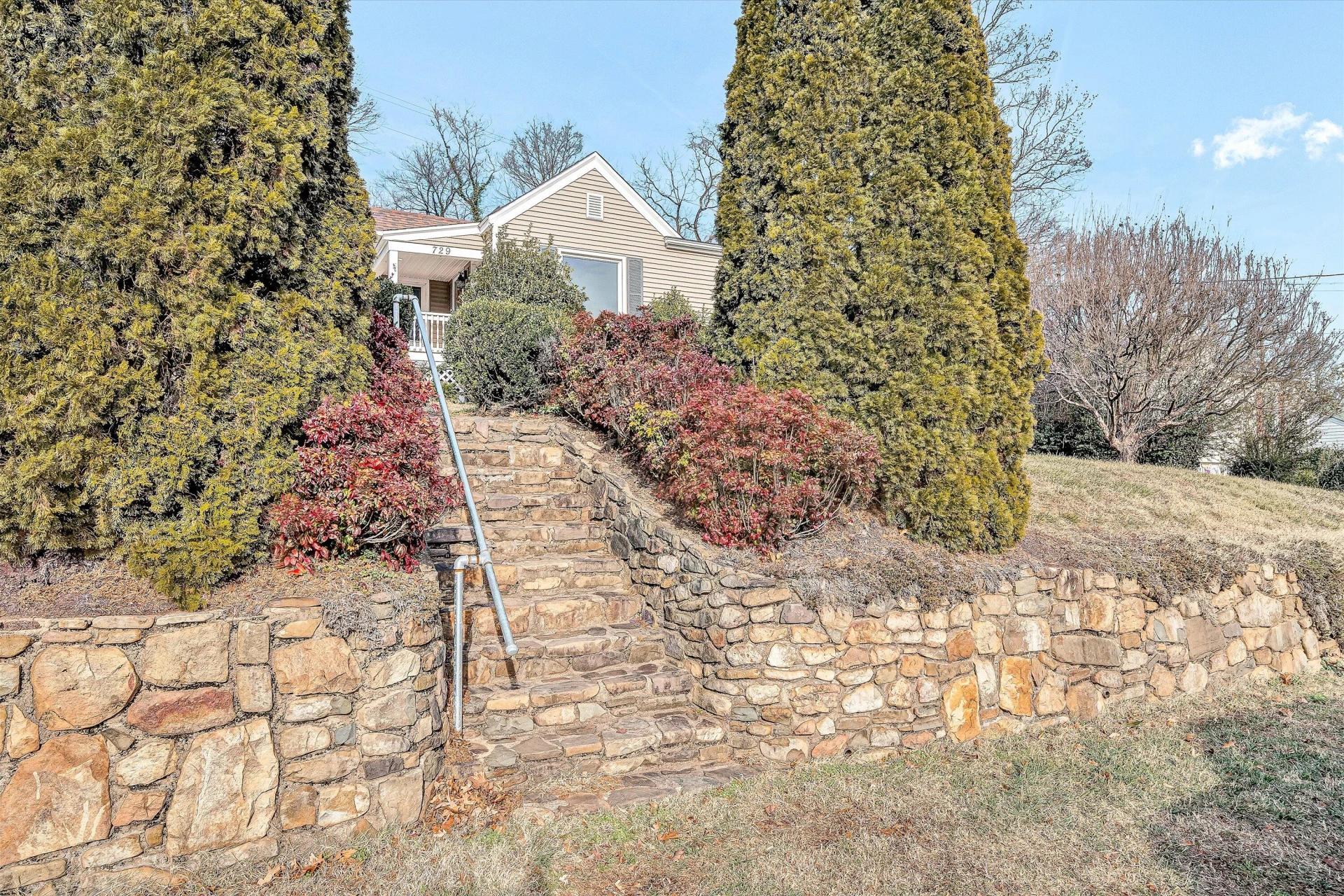 729 Windsor AVE - Photo 9