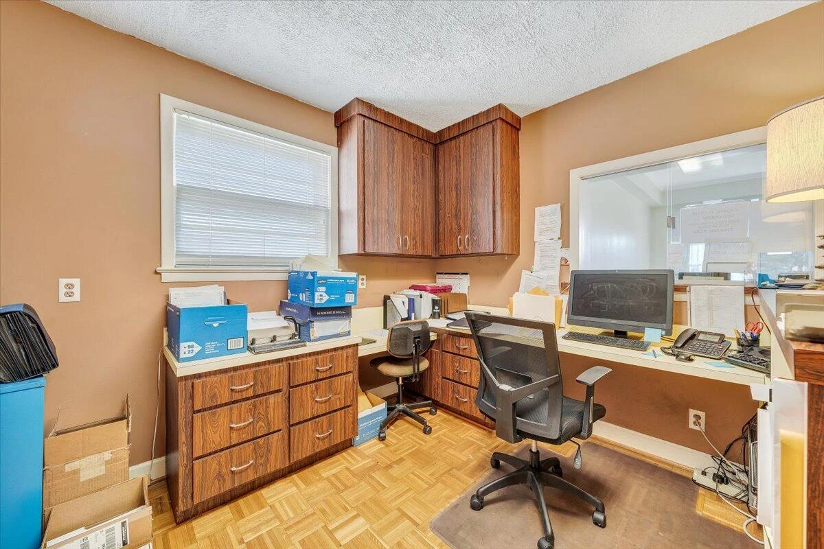 155 Laxton RD - Photo 16