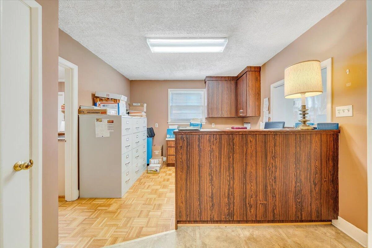 155 Laxton RD - Photo 17