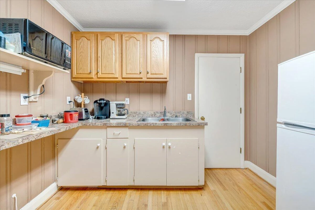 155 Laxton RD - Photo 20