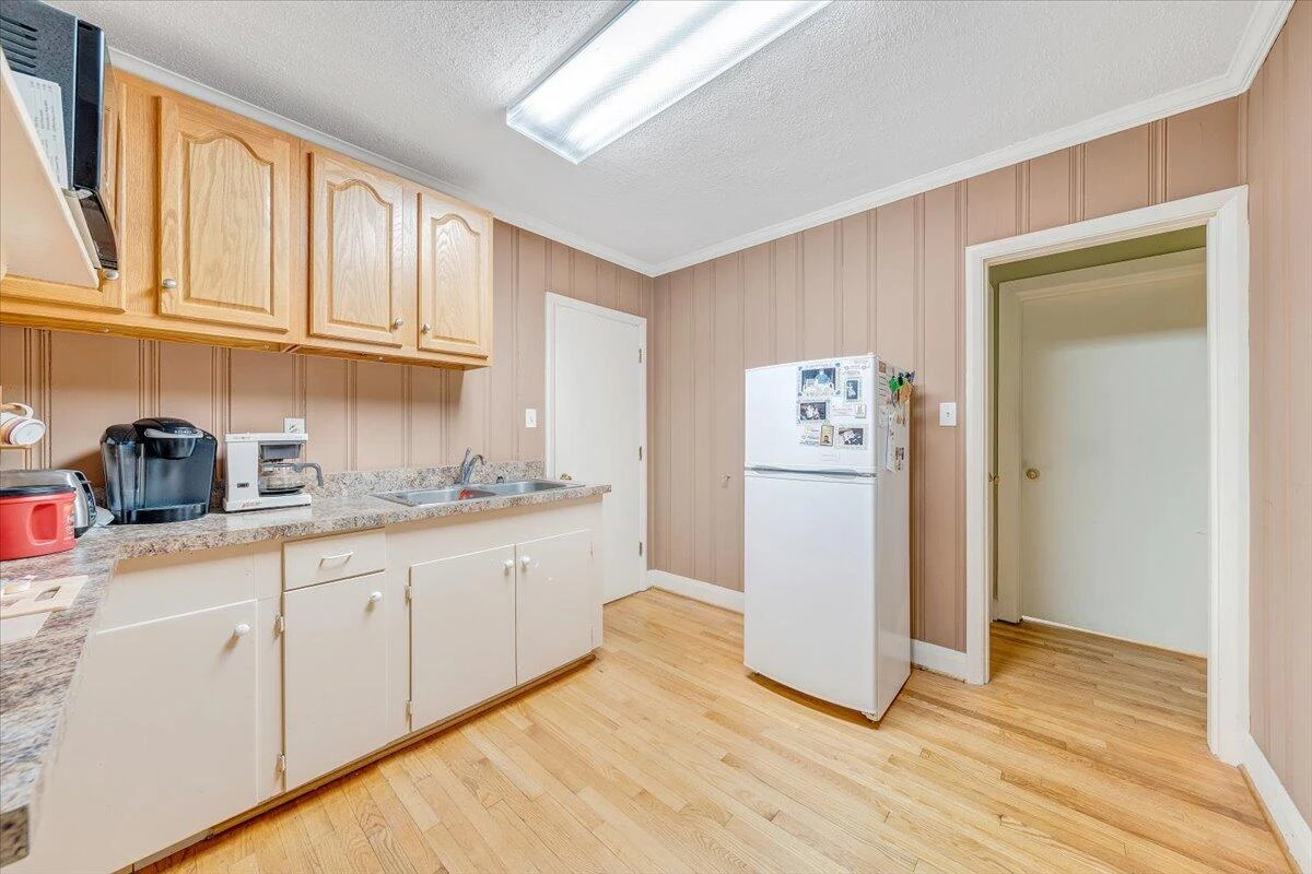155 Laxton RD - Photo 21