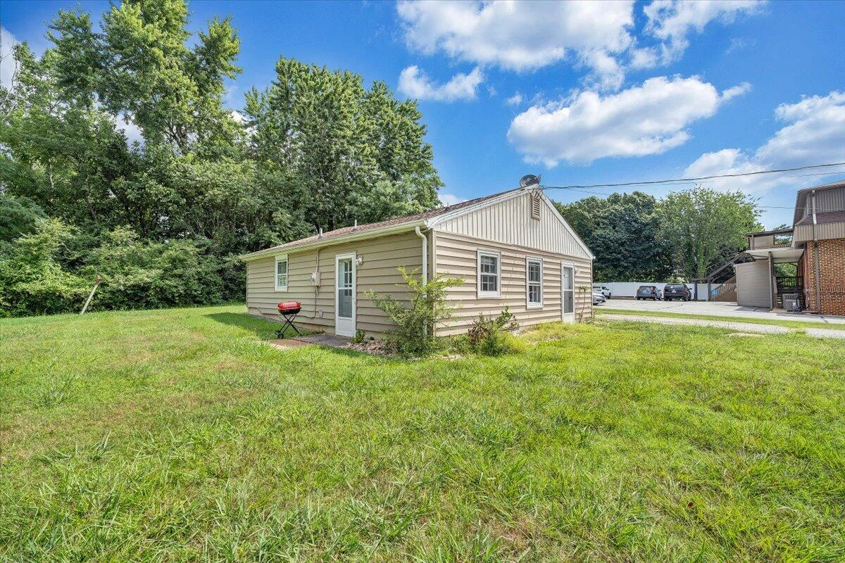 155 Laxton RD - Photo 50
