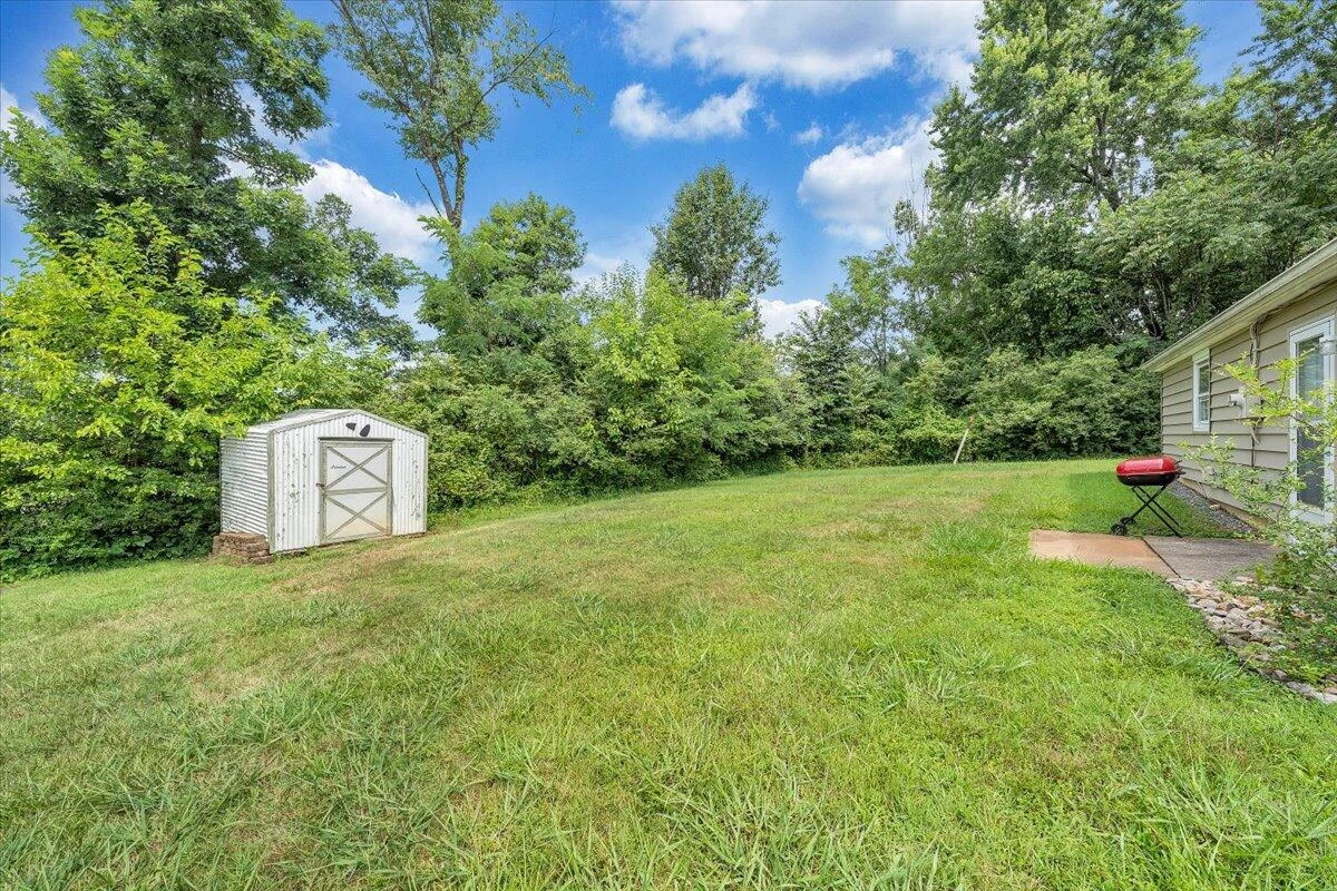 155 Laxton RD - Photo 52