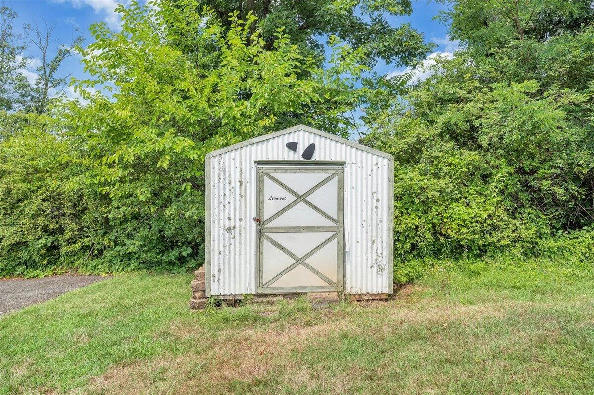 155 Laxton RD - Photo 53