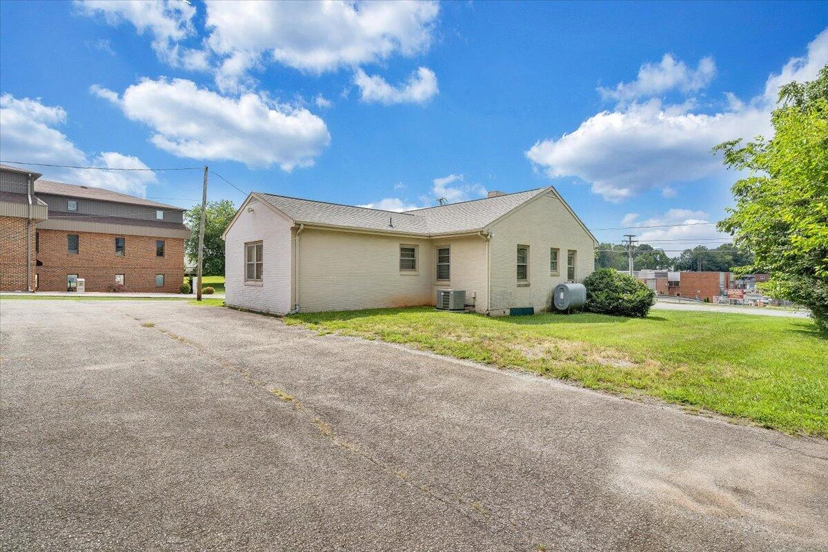 155 Laxton RD - Photo 10