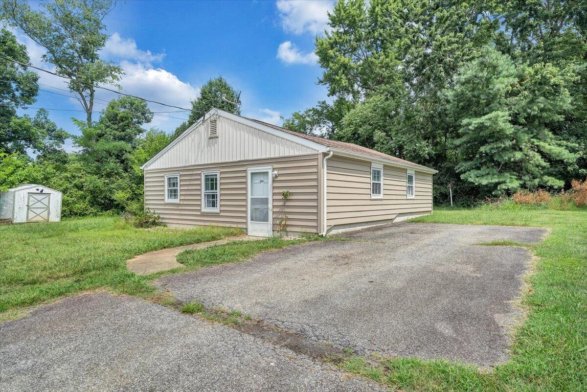 155 Laxton RD - Photo 11