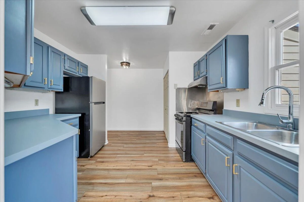 915 Loudon AVE - Photo 13