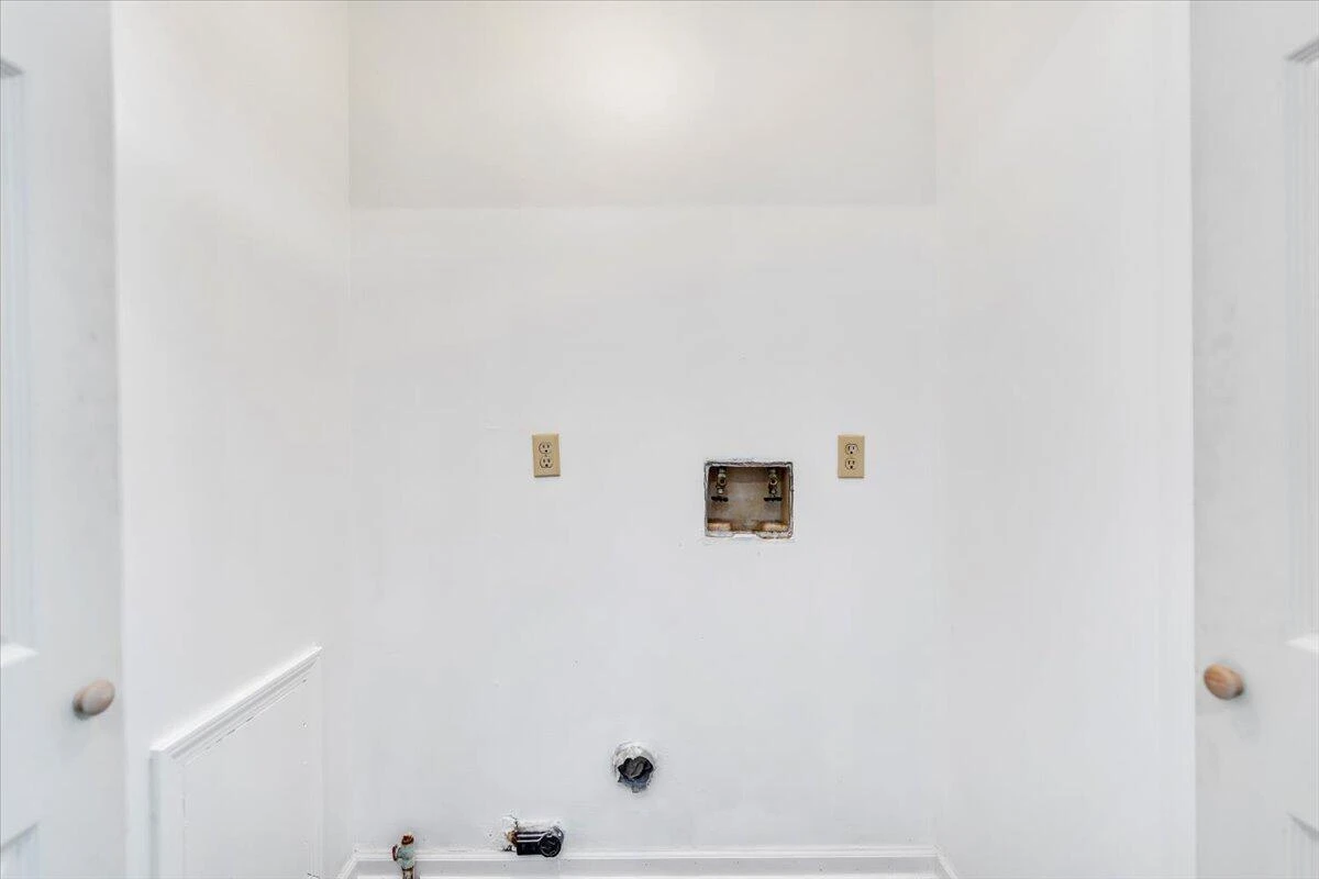 915 Loudon AVE - Photo 16
