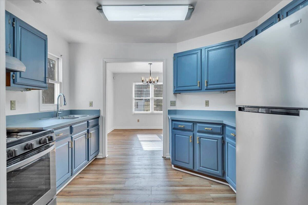 915 Loudon AVE - Photo 17
