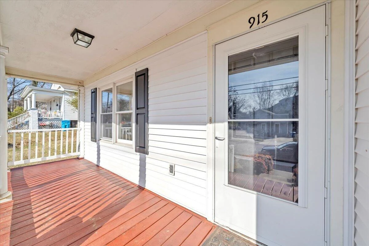 915 Loudon AVE - Photo 2