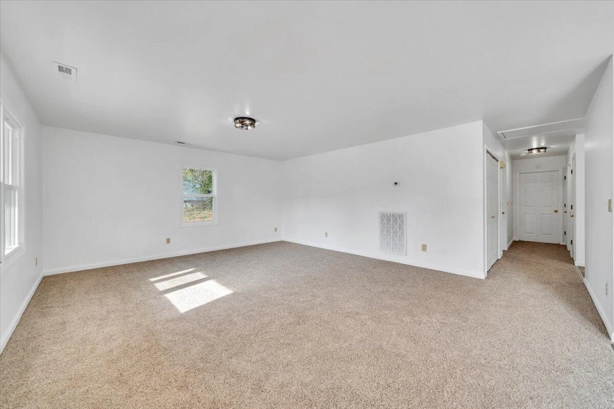 915 Loudon AVE - Photo 3