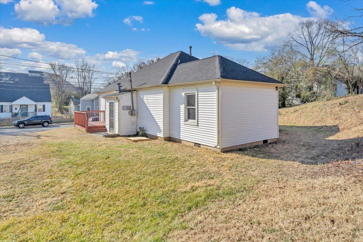 915 Loudon AVE - Photo 35