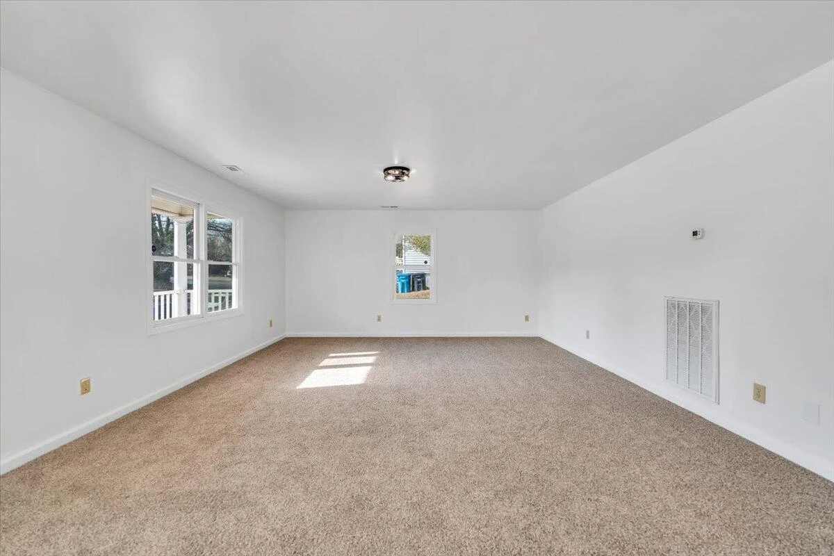 915 Loudon AVE - Photo 4