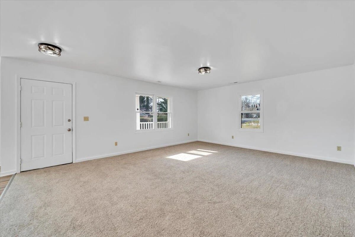 915 Loudon AVE - Photo 5