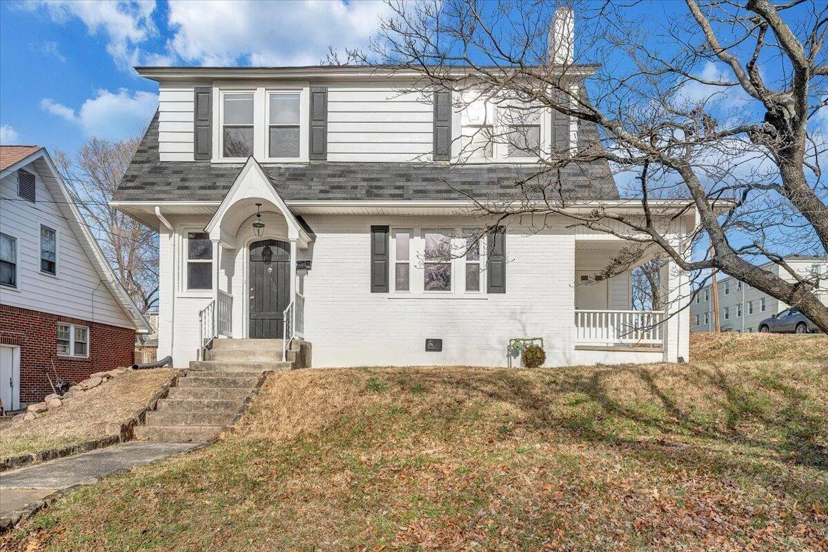 1601 Bluemont AVE