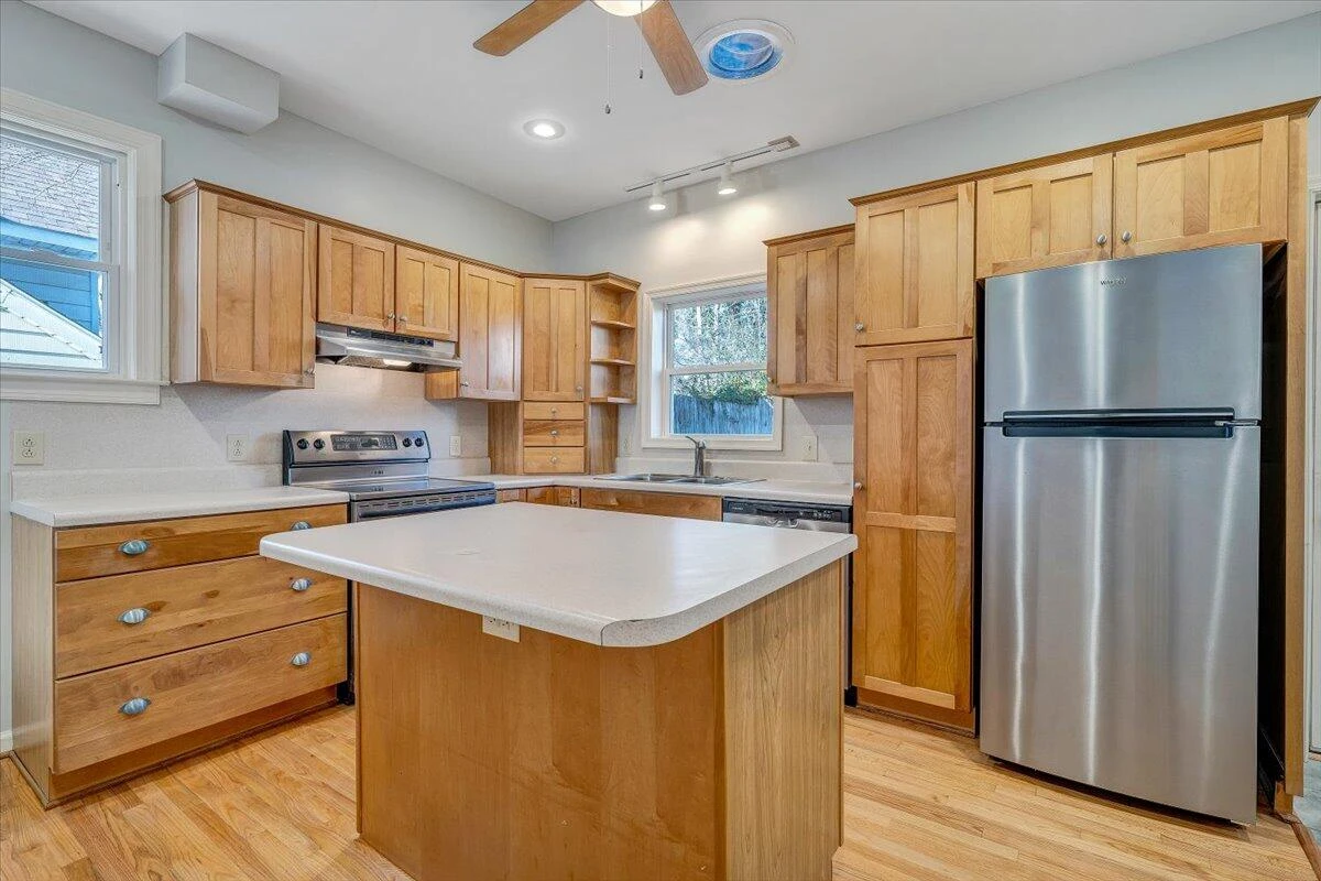 1601 Bluemont AVE - Photo 6