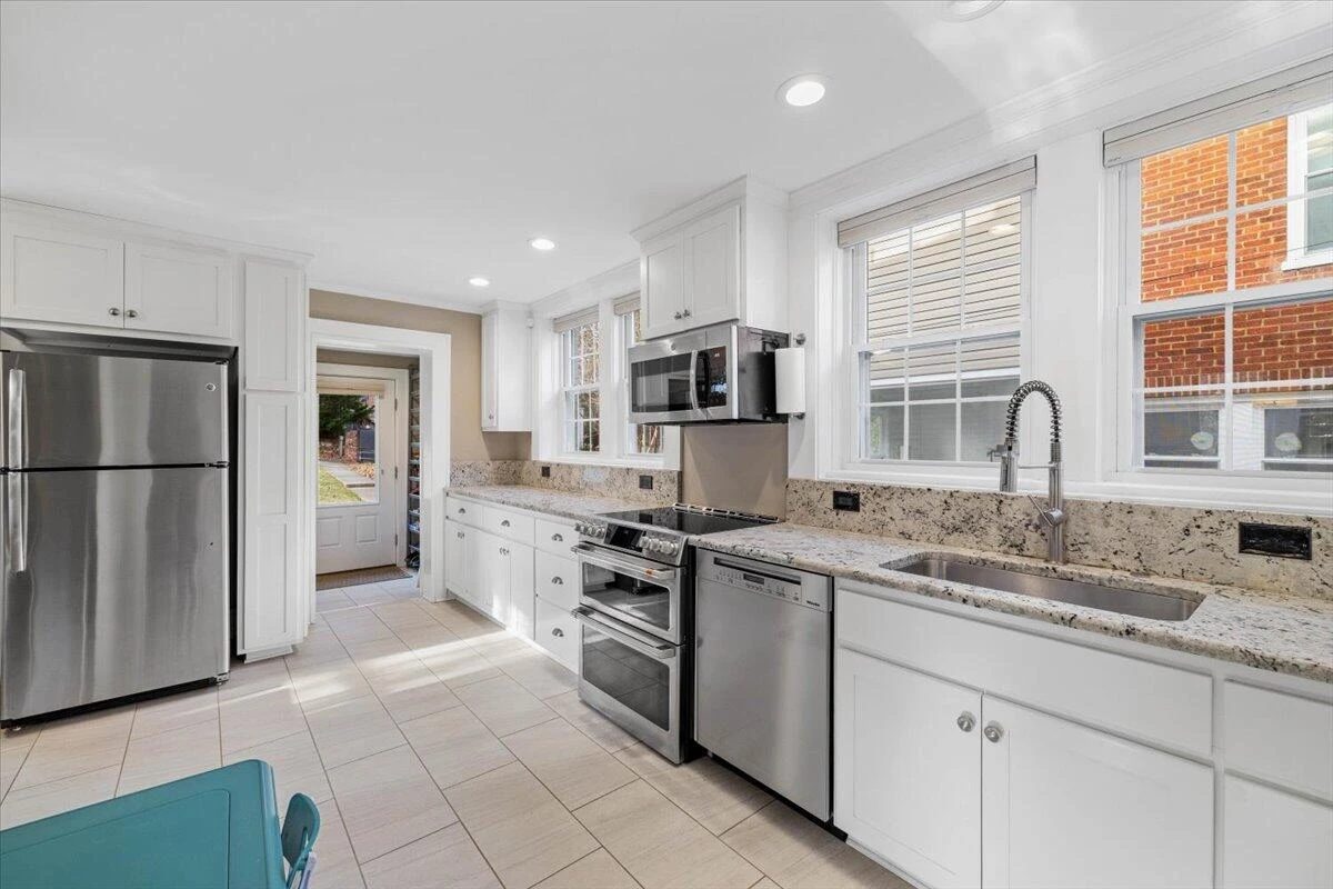 2231 Carolina AVE - Photo 15
