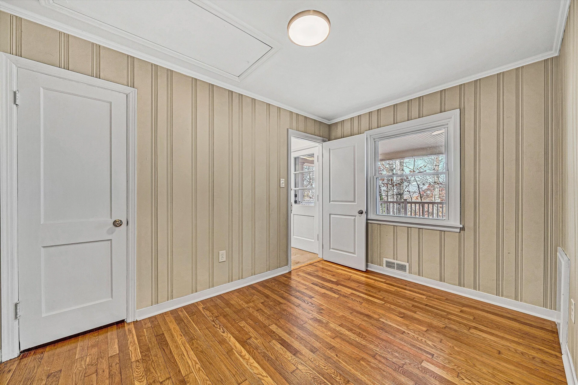 2715 Creston AVE - Photo 14