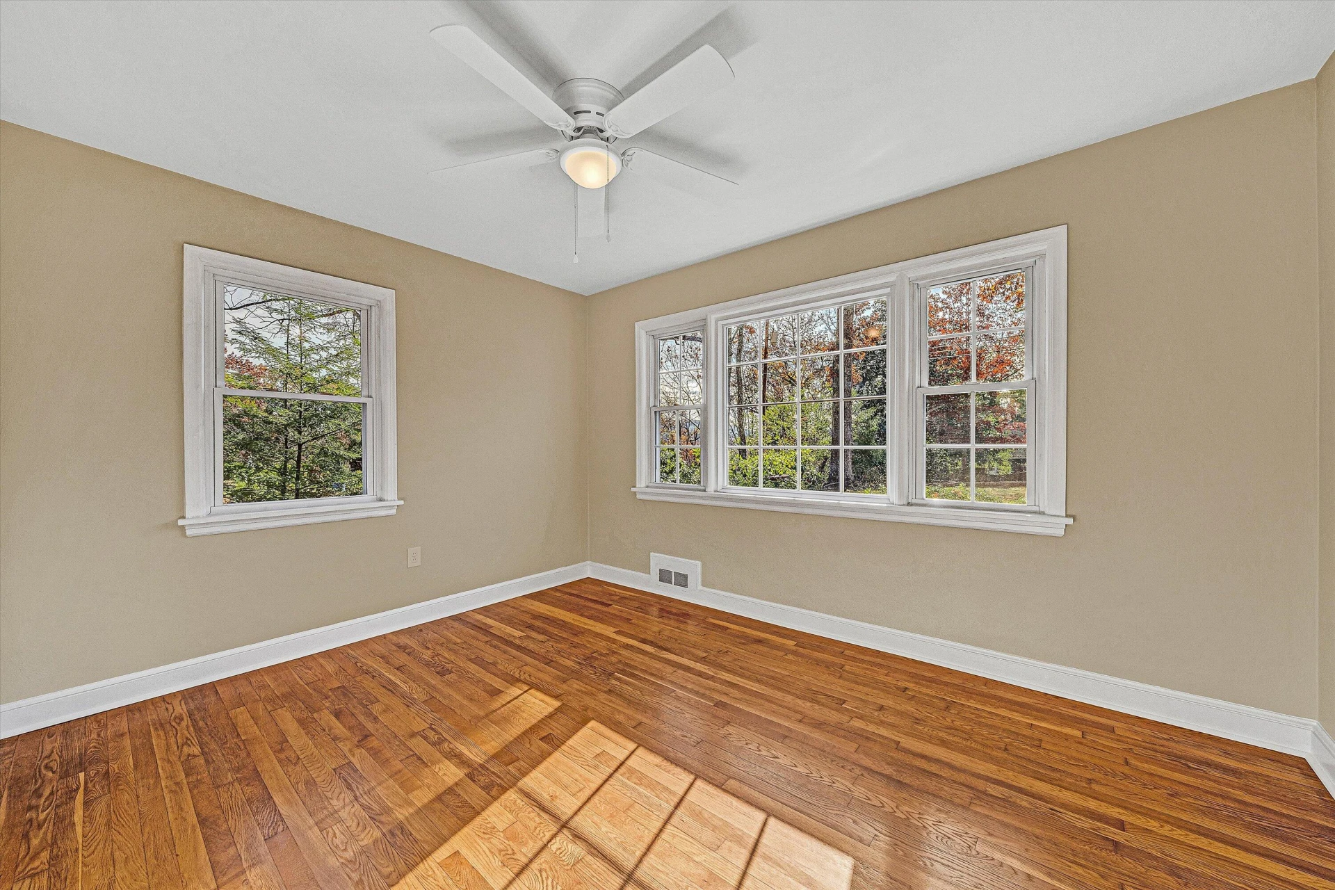 2715 Creston AVE - Photo 15