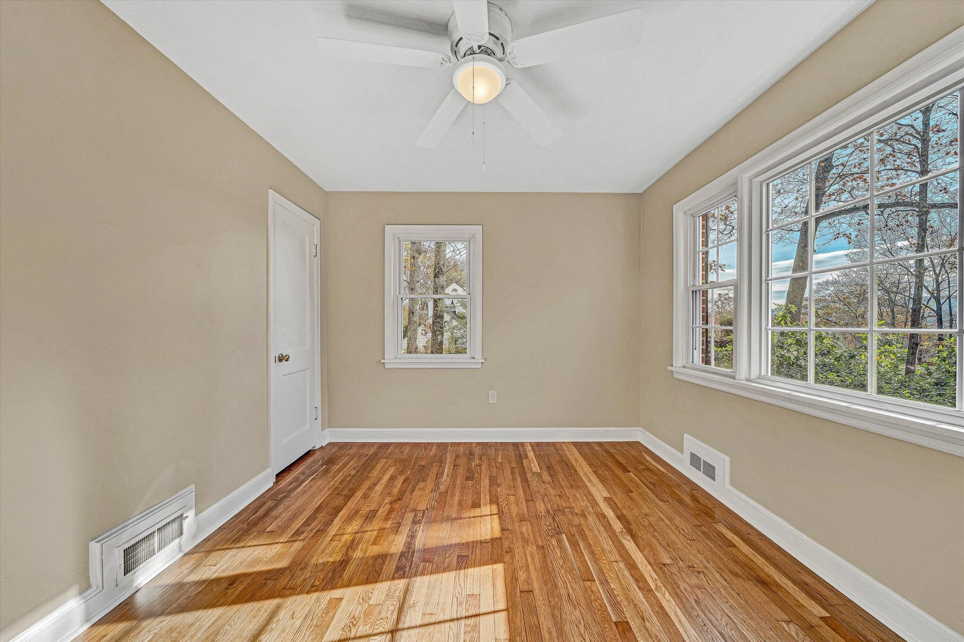 2715 Creston AVE - Photo 16