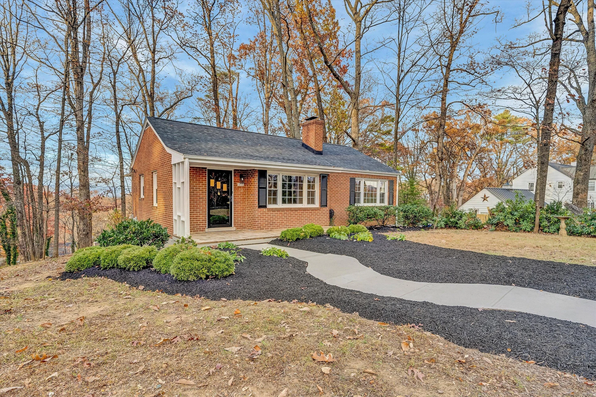 2715 Creston AVE - Photo 2