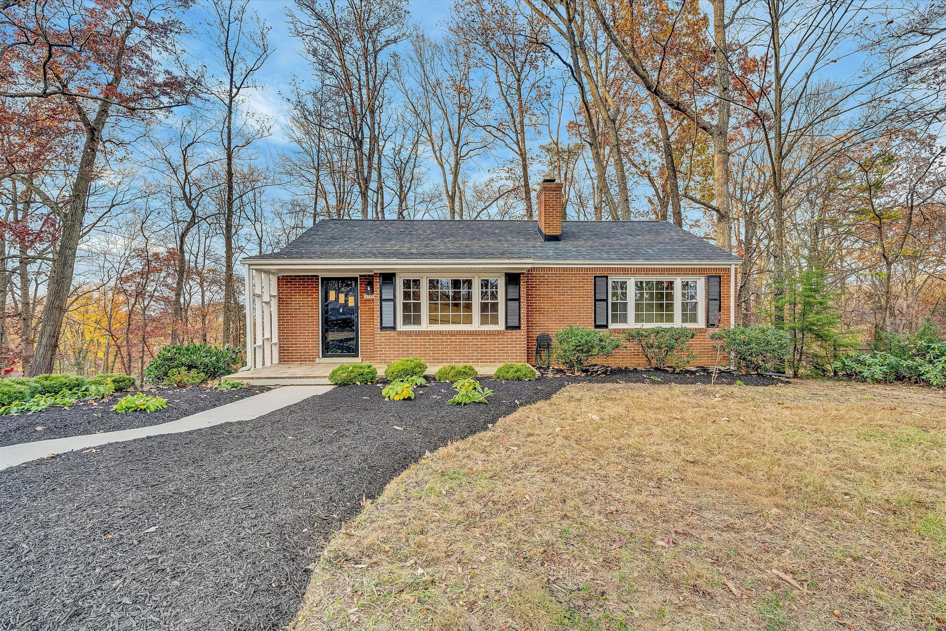 2715 Creston AVE - Photo 3