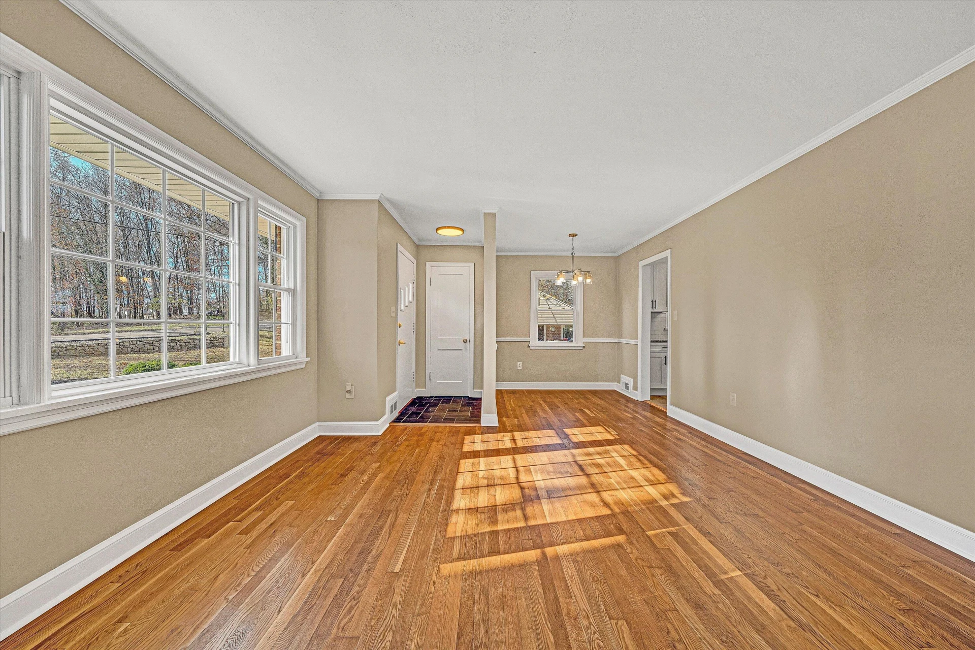 2715 Creston AVE - Photo 4