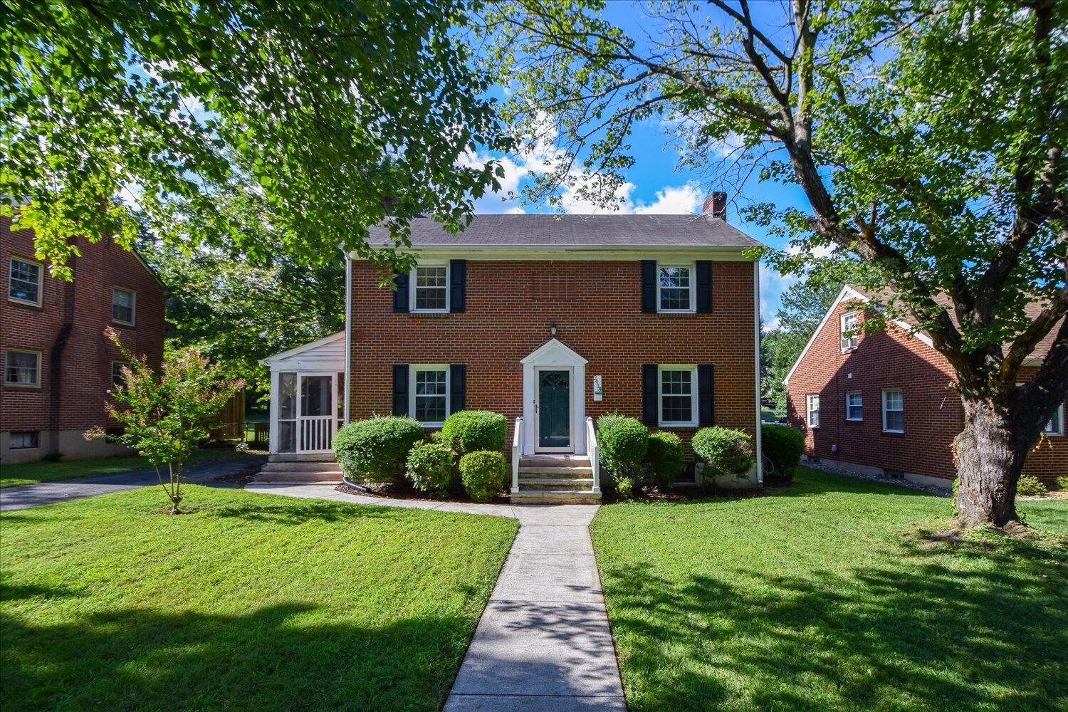 2414 Fairway DR