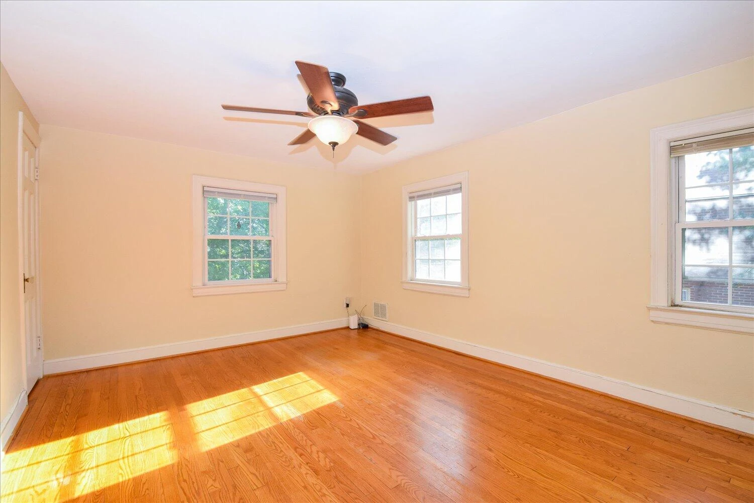 2414 Fairway DR - Photo 16