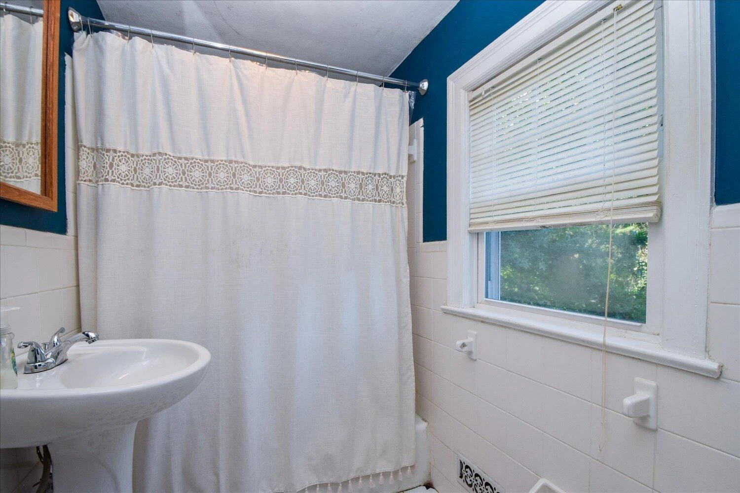 2414 Fairway DR - Photo 17