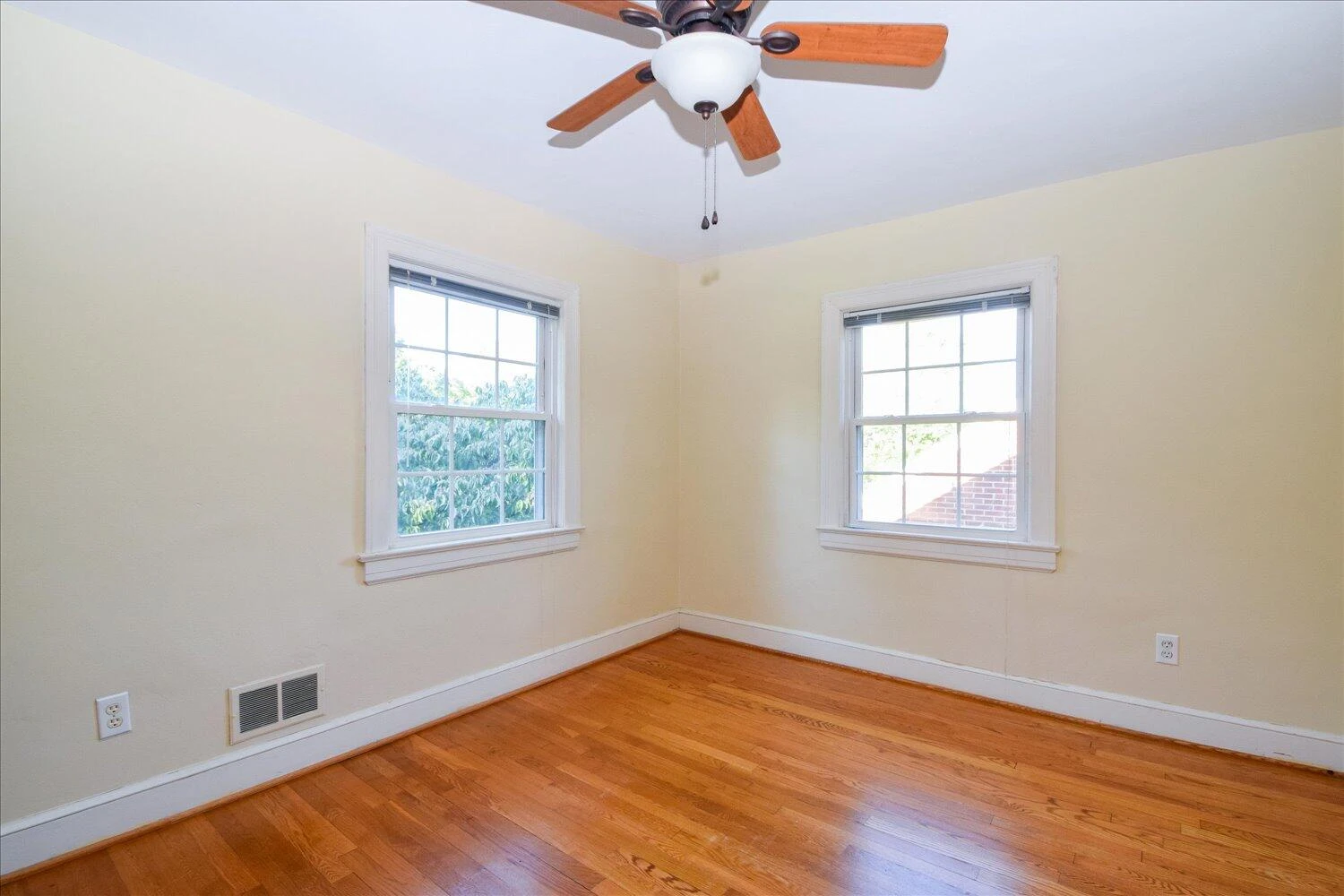 2414 Fairway DR - Photo 18
