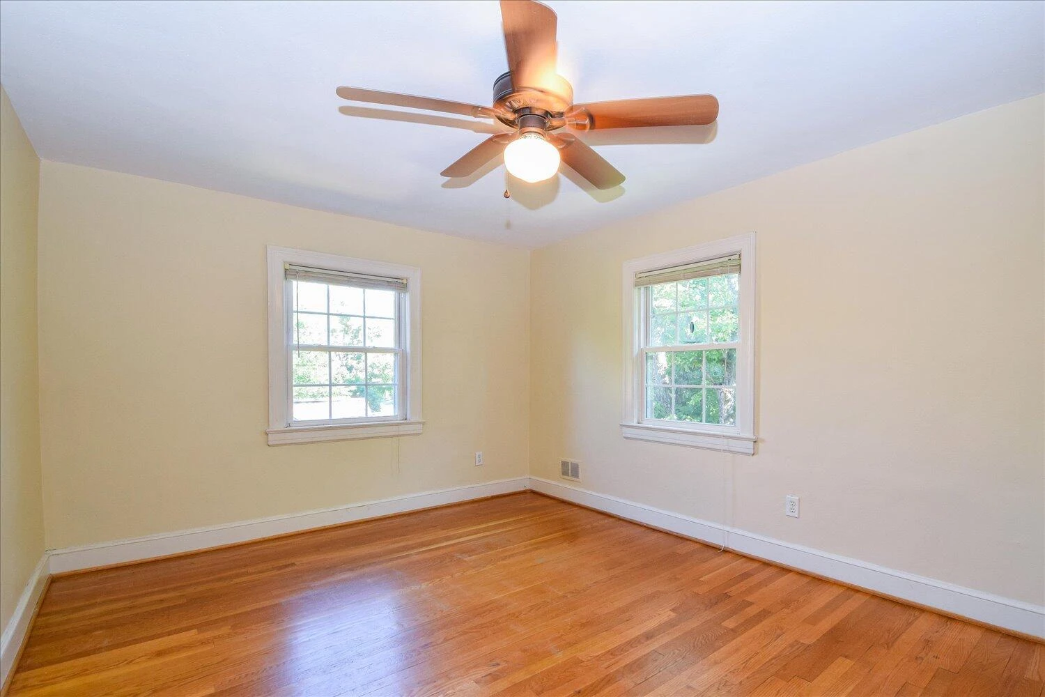 2414 Fairway DR - Photo 19