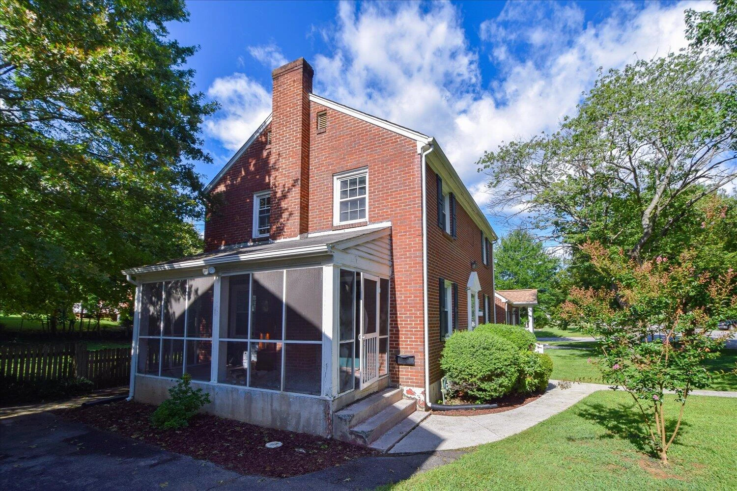 2414 Fairway DR - Photo 2